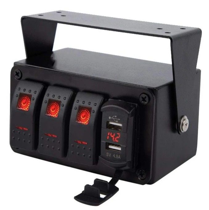 DC12V 24V 3 กองแดง LED Light Rocker ปานล์ปานล์กล่องการปรับเปลี่ยนด้วยเครื่องชาร์จ USB 4.8A สองตัว วอลท์เมตรสําหรับรถยนต์ ทหารเรือ รถบรรทุก เรือ