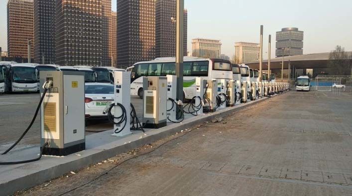 ยิงปืนแบบสองแบบที่รวดเร็วมาก 120KW / 180KW ชั้นยืน CCS2 เครื่องชาร์จรถยนต์ DC ประจําการ OCPP 1.6