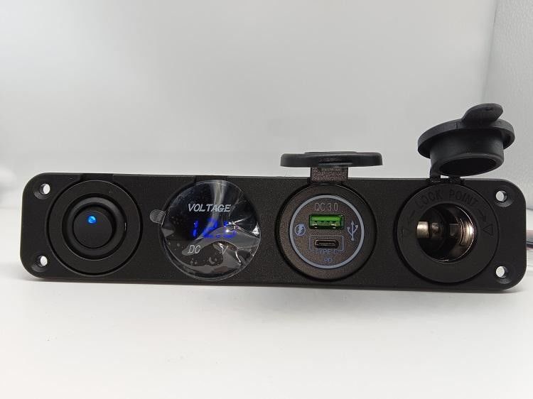 4 ใน 1 เครื่องวอลท์เมตรรถยนต์ USB 2 ตัว 12V เครื่องวอลท์เมตรไฟฟ้ารถยนต์