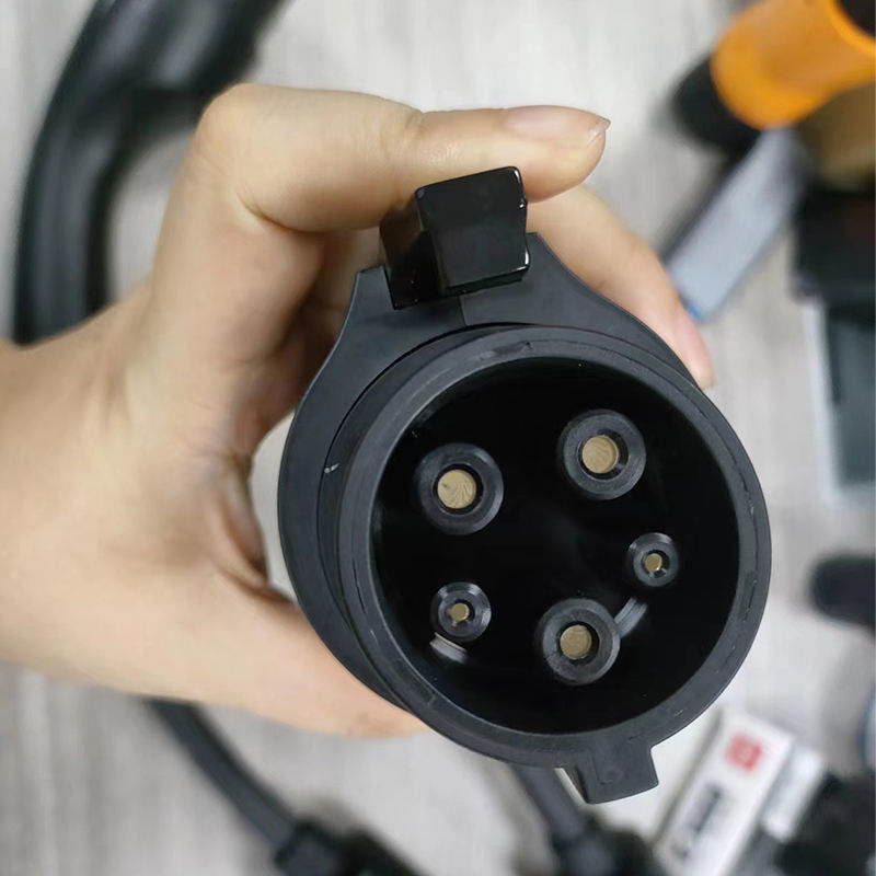 ความปลอดภัยแบบพกพา 60A 250V เทสลา ถึงชนิด 1 เอวีชาร์จแอดป์เตอร์ พร้อมเคเบิลสําหรับชาร์จรถไฟฟ้า